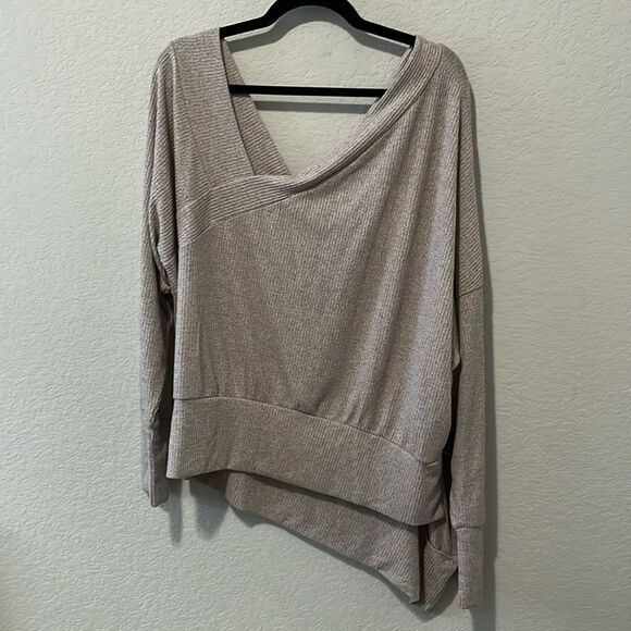 Stella & Dot Tops - STELLA & DOT (NWT) Oatmeal Asymmetrical, Off Shoulder Long Sleeve Top, Size XL